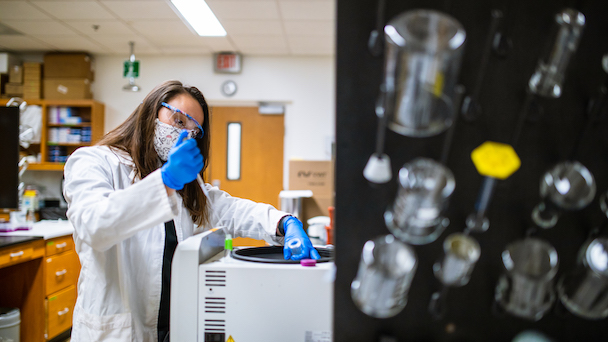 grad-student-working-in-lab